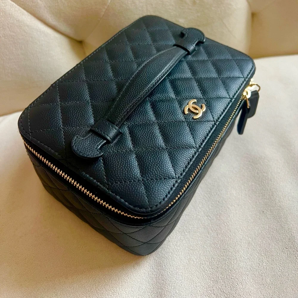 Chanel Caviar Vanity Jewelry case - Picture 4 of 11